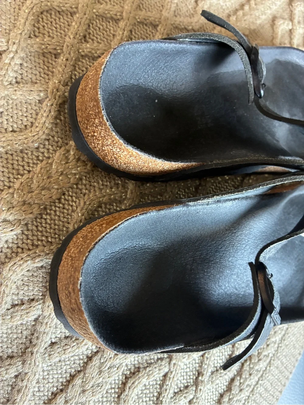 Birkenstock Gizeh leather Pewter and black metallic sandals.